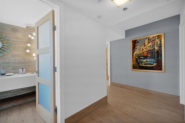 Building Photo - 1627 Brickell Ave