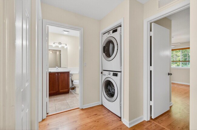 Building Photo - 4582 Danson Way