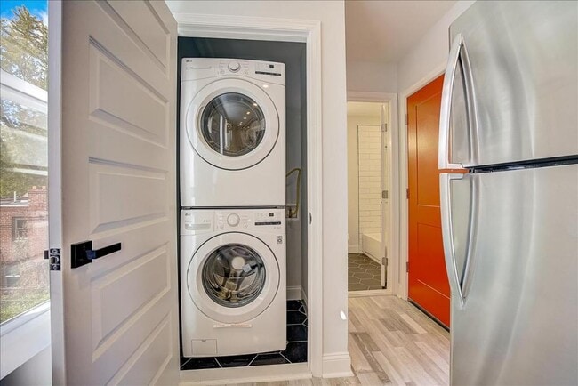 Building Photo - 95 E Duval St