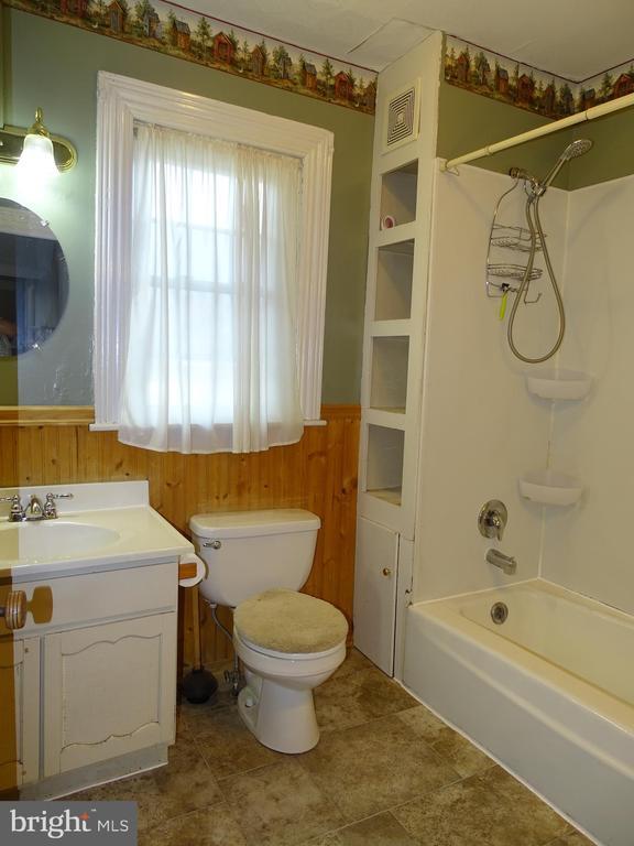 Building Photo - 108 Commerce St