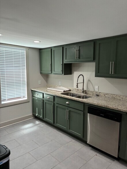 Building Photo - 528 N Royal Ave