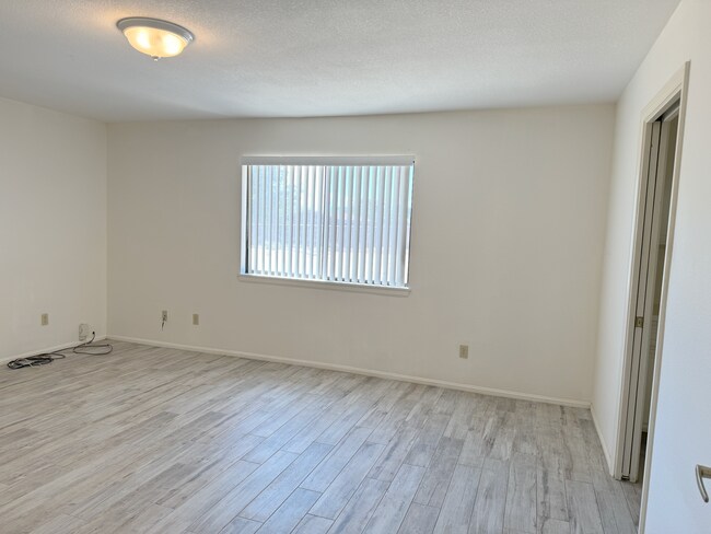 Building Photo - 14957 Mandan Rd