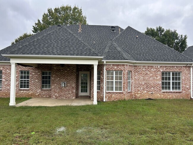 Building Photo - 3069 Roseleigh Dr