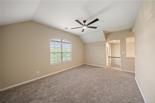 Building Photo - 667 Oak Cir Dr E