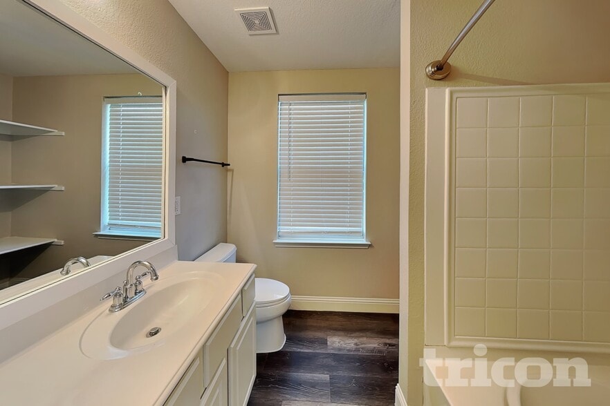 Building Photo - 12608 Summerwood Dr