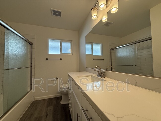 Building Photo - 1238 Woodfield Ave