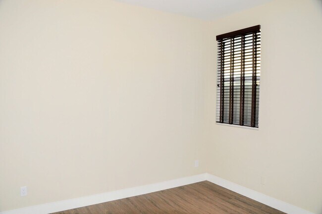 Building Photo - 15655 Iron Spring Ln