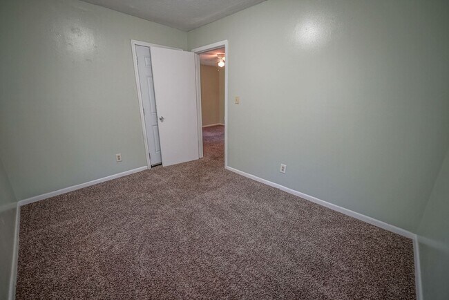 Building Photo - 2304 Hartsfield Ct
