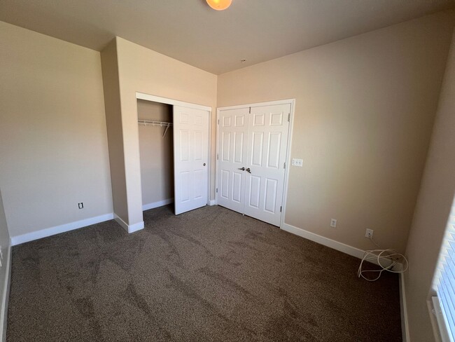 Building Photo - $2,350 Fowler & Shields, 3 Bedrooms - E Co...