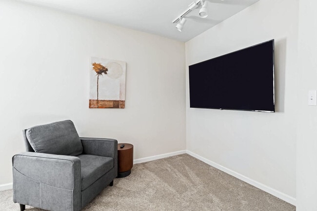 Building Photo - 301 S Front St