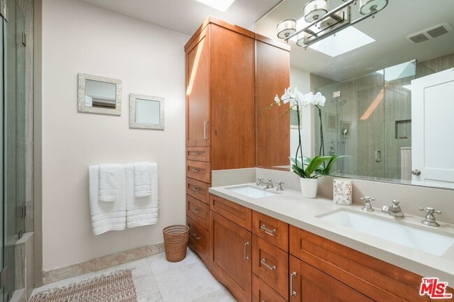 Building Photo - 3194 Rossini Pl