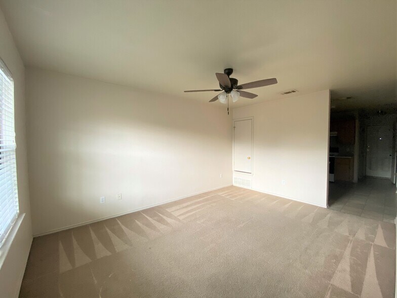 Building Photo - 1610 Aztec Trce