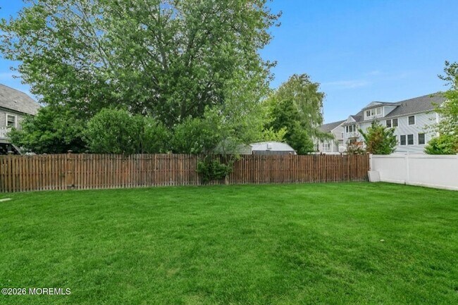Building Photo - 3 Monmouth Pl