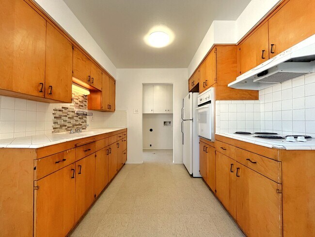 Building Photo - Alvarado Triplex