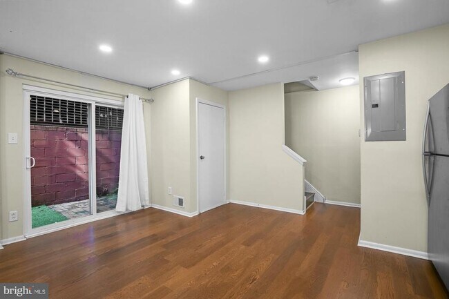 Building Photo - 306 W Wildey St