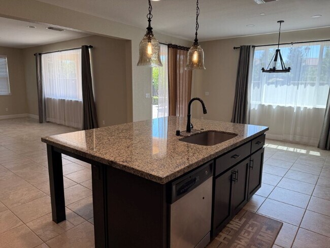 Building Photo - Newer Modern 4 Bedroom 3.5 Bath w/ Bedroom...