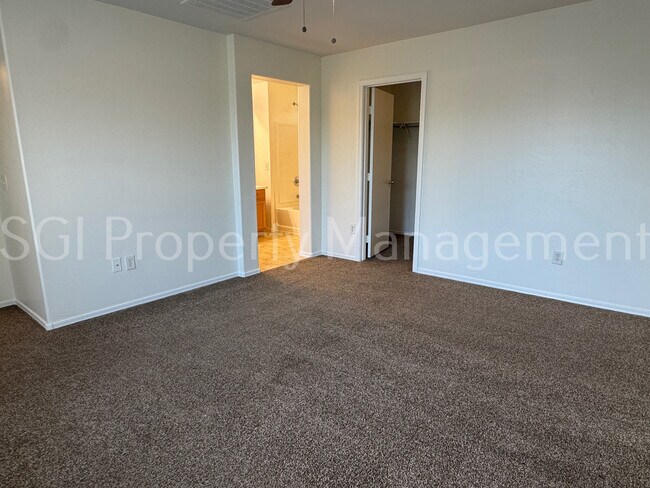 Building Photo - 4113 W Irwin Ave