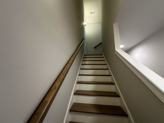 Building Photo - STUDIO APARTMENT PRE-LEASING FOR AUGUST 10 2026!