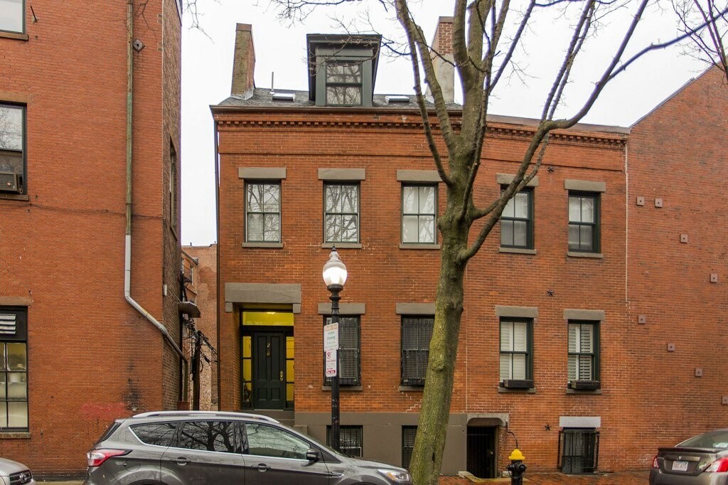 Building Photo - 2 Milford St