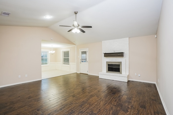 Building Photo - 152 Bastrop St