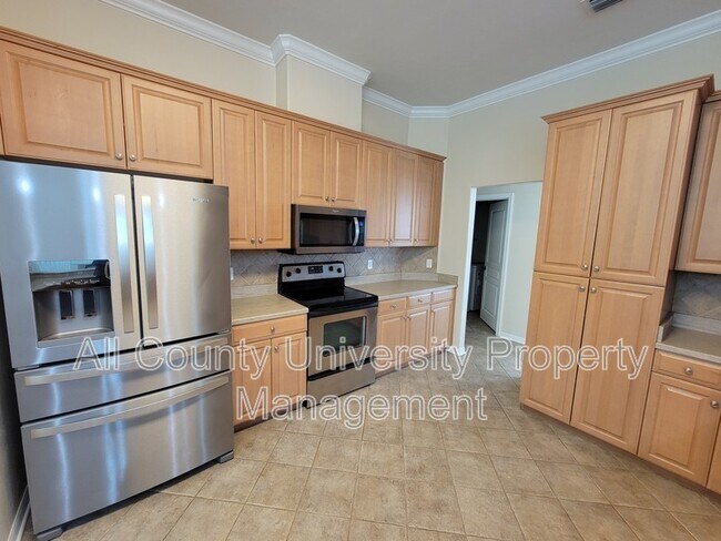 Building Photo - 8590 SW 10th Rd