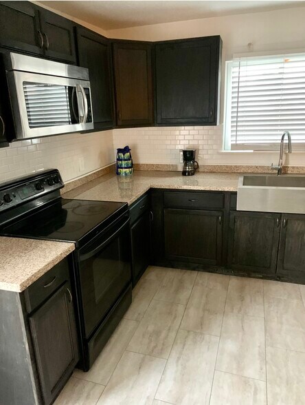 Building Photo - 406 Tazewell St