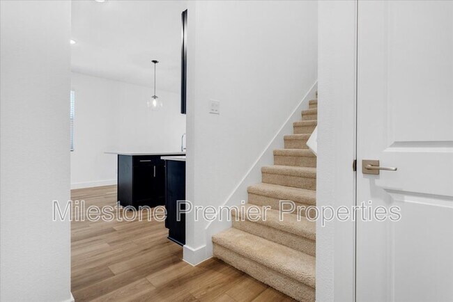 Building Photo - 820 Sunflower Trl