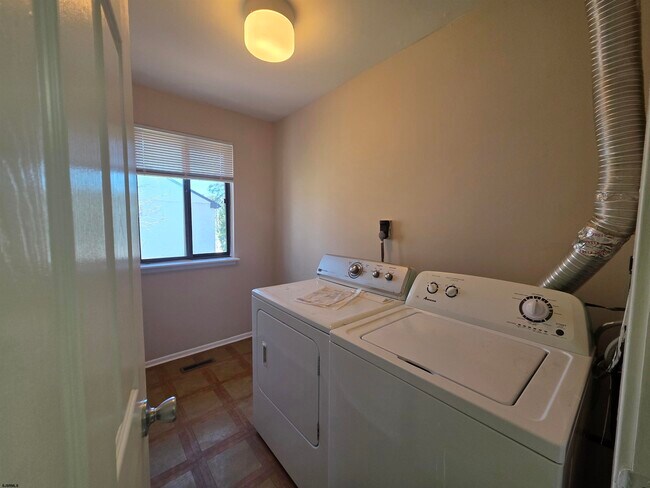 Building Photo - 2529 Cottonwood Ct