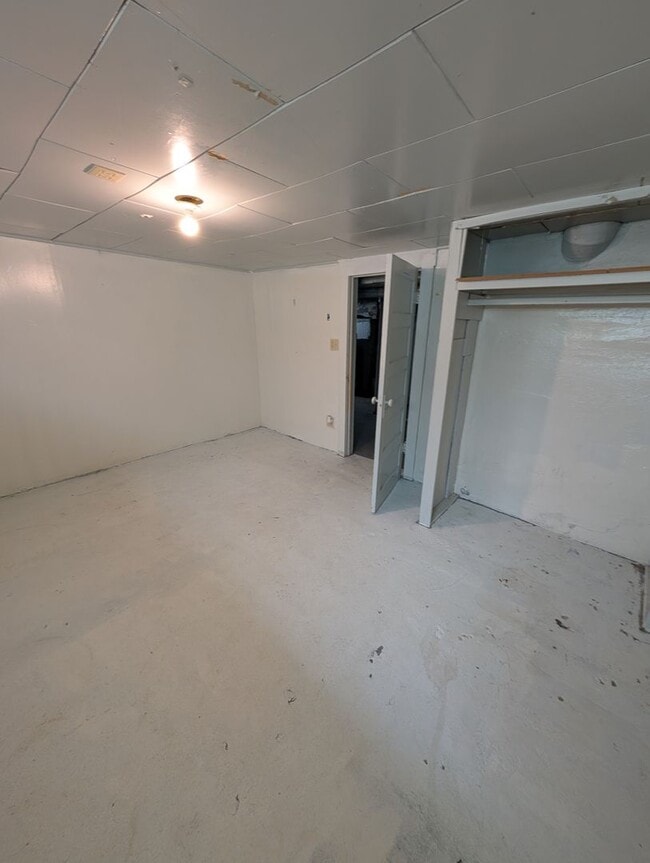 Building Photo - 547 S 11th Ave