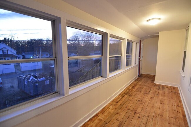 Building Photo - 20 11th St