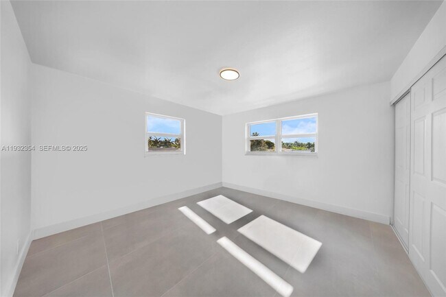 Building Photo - 5195 NE 18th Ave