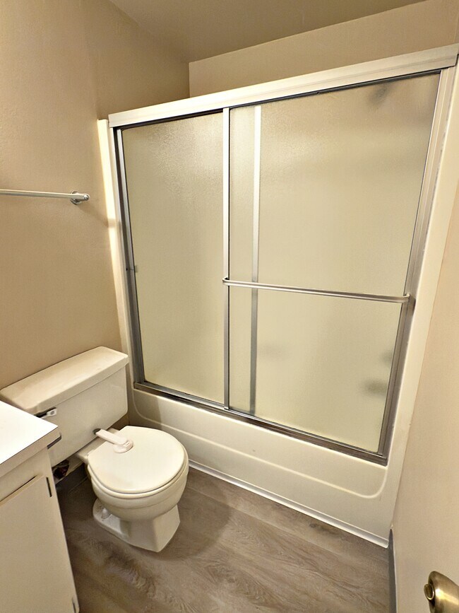 Building Photo - 3610 S Kelly Ave