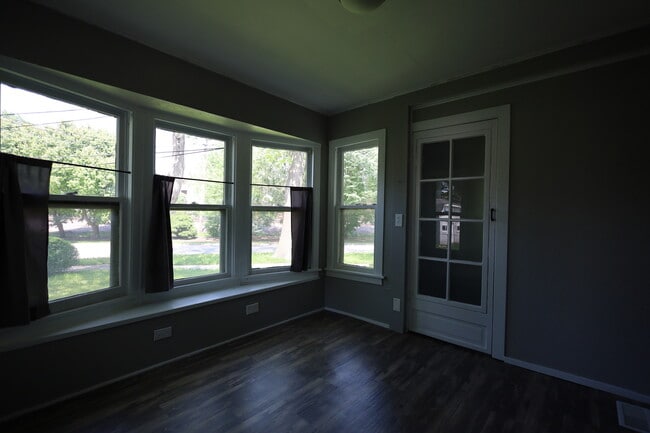 Building Photo - 18 Belle Plaine Ave