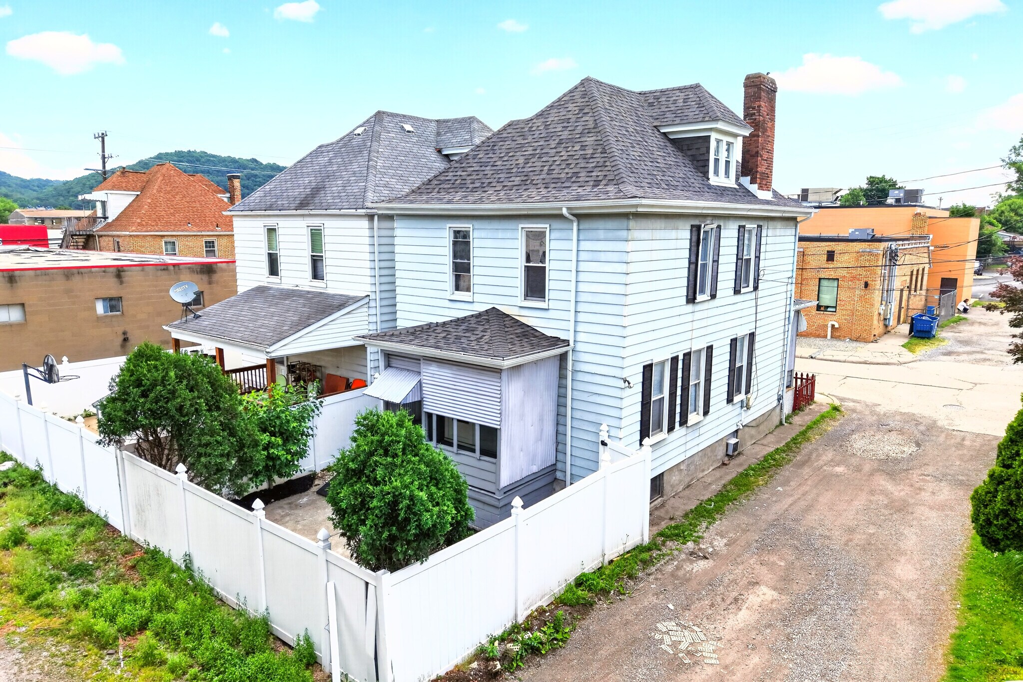 Building Photo - 410 Kendall St