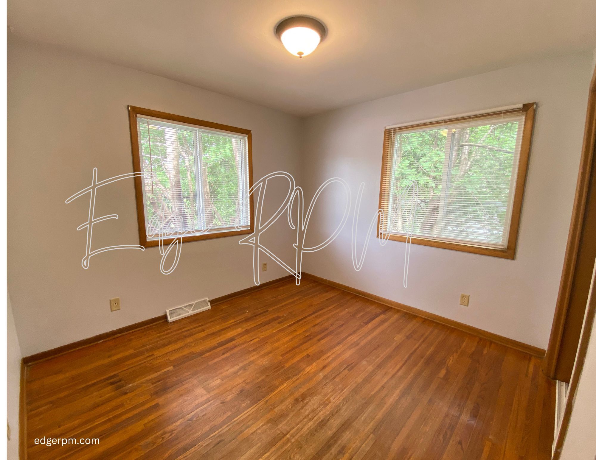 Building Photo - 610 E Seerley Blvd