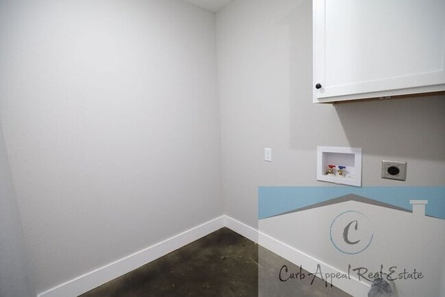 Building Photo - Move in special $900!! New construction 3 bed / 2 bath home - Bono