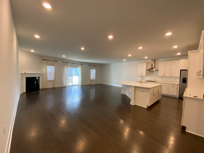 Building Photo - 3105 Aviator Ave