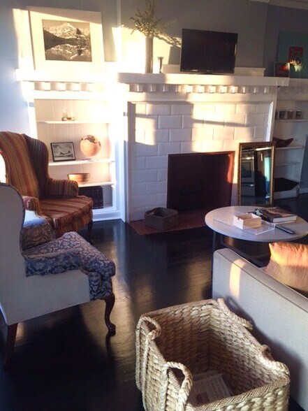 Building Photo - 5129 S Ingleside Ave