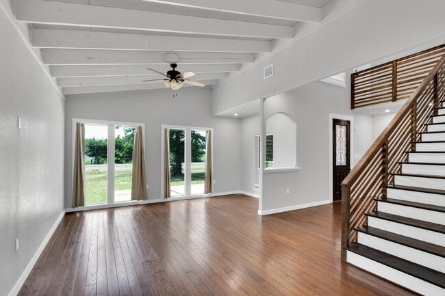 Building Photo - 815 N Seven Points Blvd