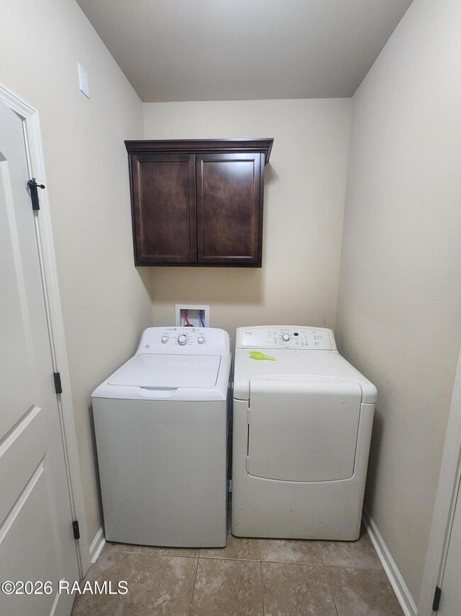 Building Photo - 417 Elwick Dr