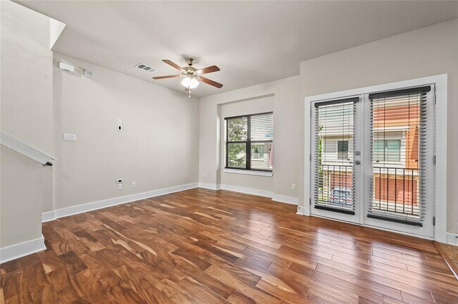 Building Photo - 1504 Lorraine Loop
