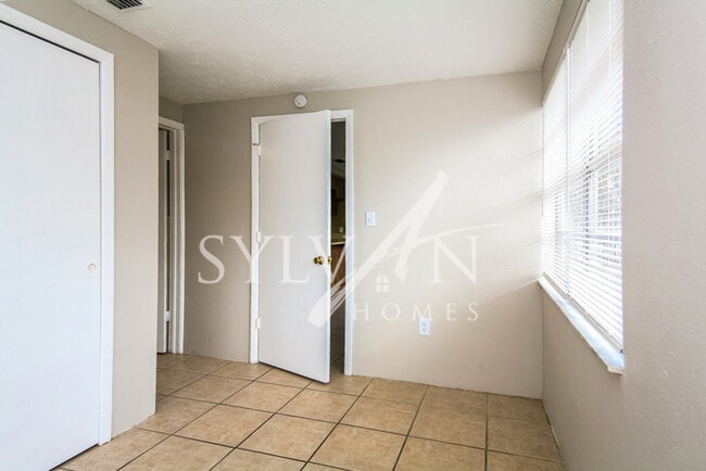 Building Photo - The living is easy in this 3 bedroom, 2 ba...