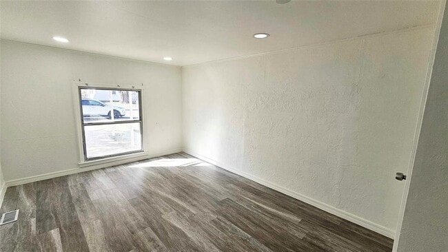 Building Photo - 721 Proctor Pl