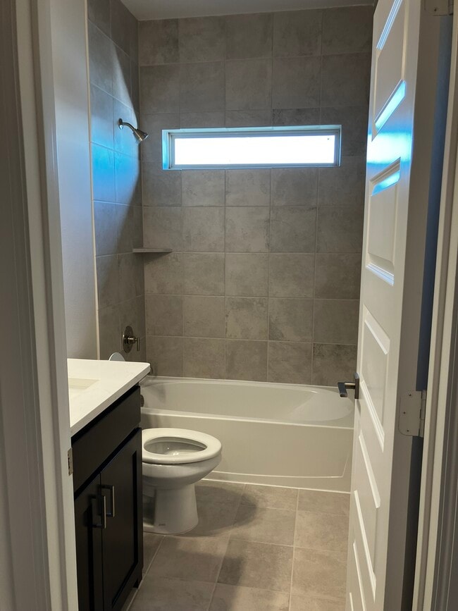 Building Photo - 1225 Marc Pl