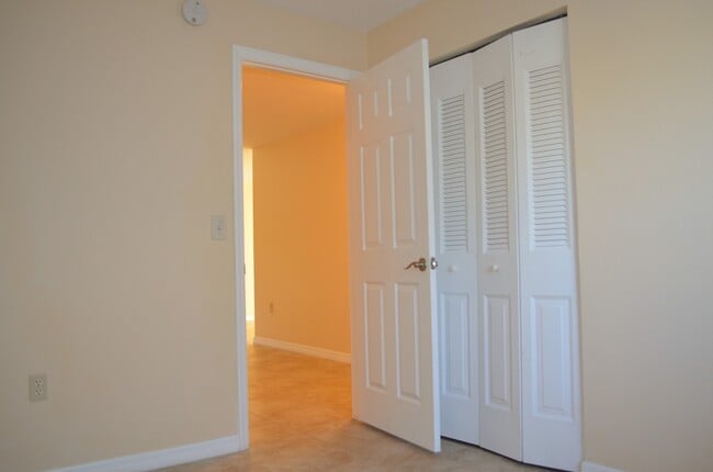 Building Photo - Beautiful upgraded home in Great Neighborhood! AVAILABLE IN DECEMBER!