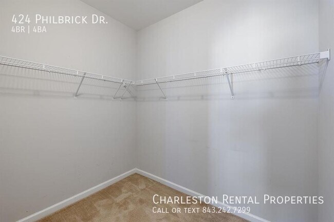 Building Photo - 424 Philbrick Dr