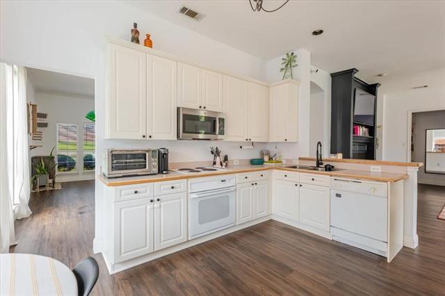 Building Photo - 2209 Swallow Ln