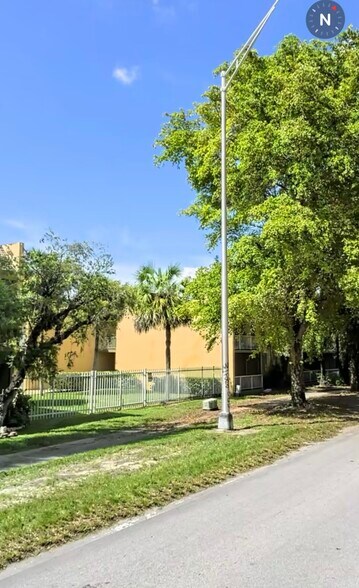 Building Photo - 13700 SW 62nd St