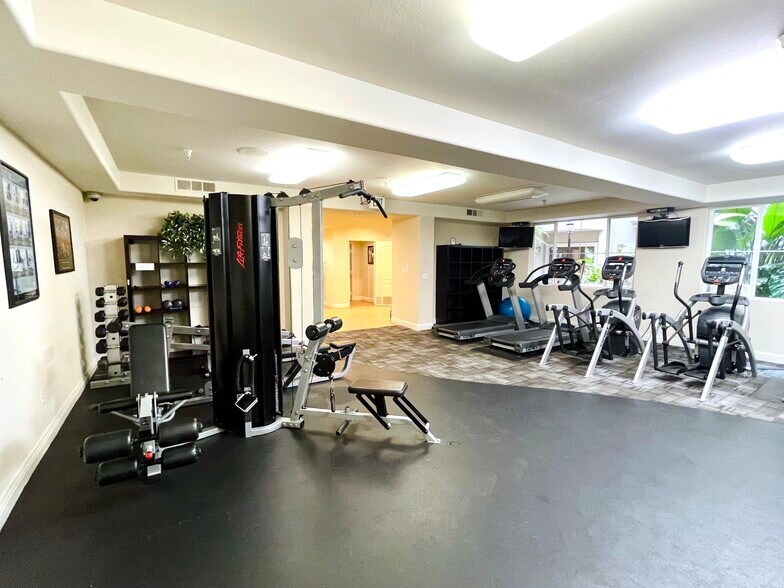 Building Photo - 4060 Glencoe Ave