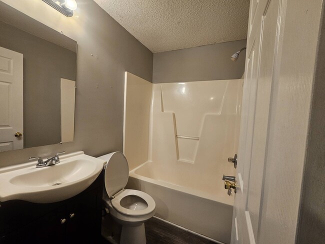 Building Photo - 1211 Camp St